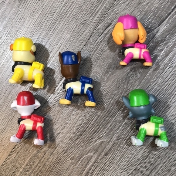 Paw Patrol Set of 5 Movable Rescue Team Figures - Picture 2 of 7